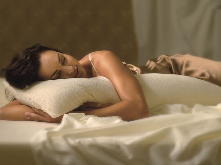 Tempur Long Hug Pillow - Image 6